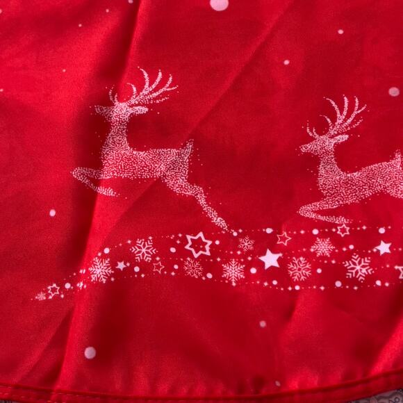 Christmas Reindeer Snowflake Round Red Tablecloth Global Recycled Standard 62" - Picture 12 of 12